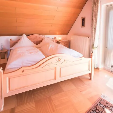 Daire Wilderer Stube - Helga Sasbachwalden