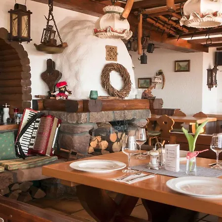 Wilderer Stube - Helga Daire *